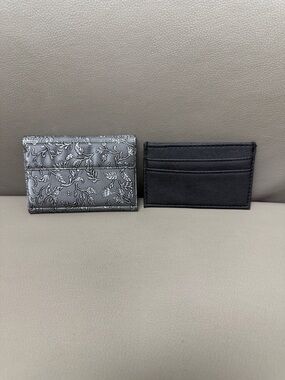 Source Unknown Gray Floral & Black Card Holder Set